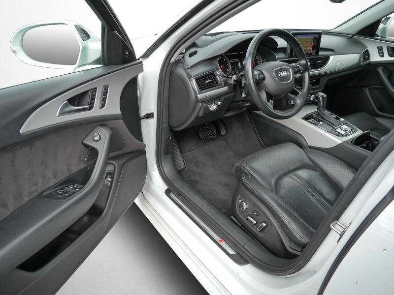 Audi A6 Avant S line – image 14 of 24