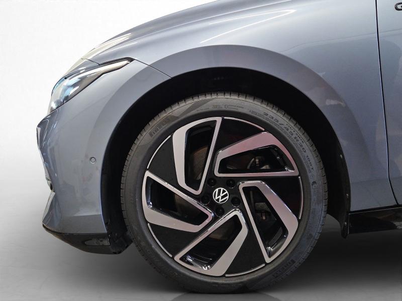 Volkswagen ID.7 GTX – image 12 of 19