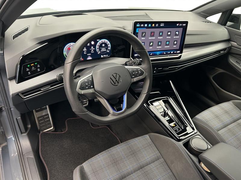Volkswagen Golf GTE – image 5 of 17