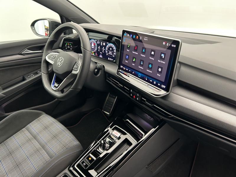 Volkswagen Golf GTE – image 7 of 17