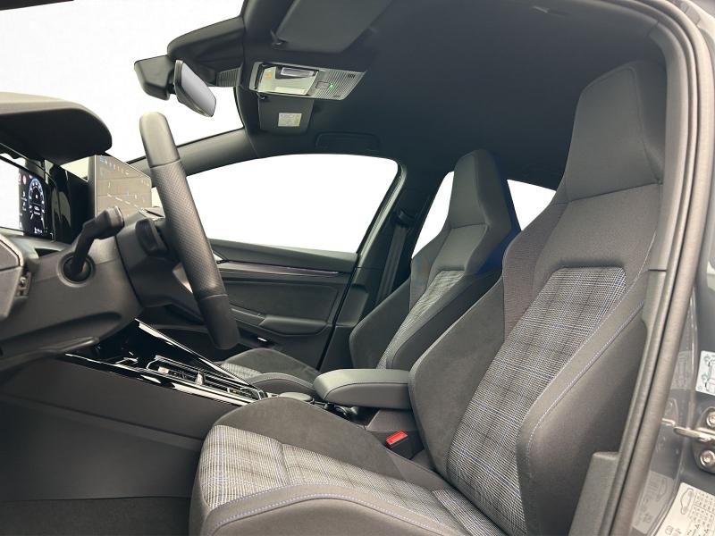 Volkswagen Golf GTE – image 10 of 17