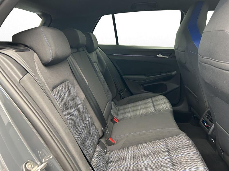 Volkswagen Golf GTE – image 16 of 17