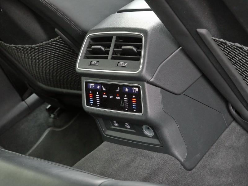 Audi A6 Avant S line – image 17 of 24
