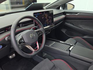 Volkswagen ID.7 GTX – image 22 of 24