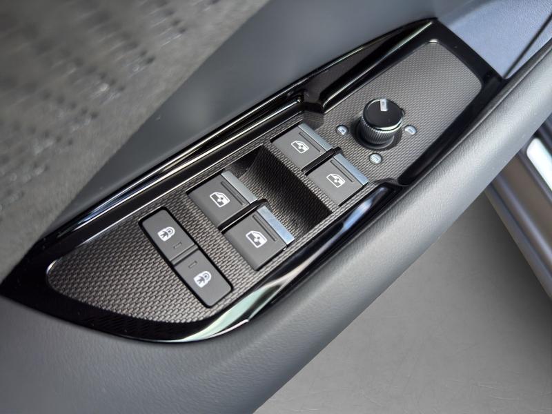Audi Q3 Sportback S line – image 17 of 21