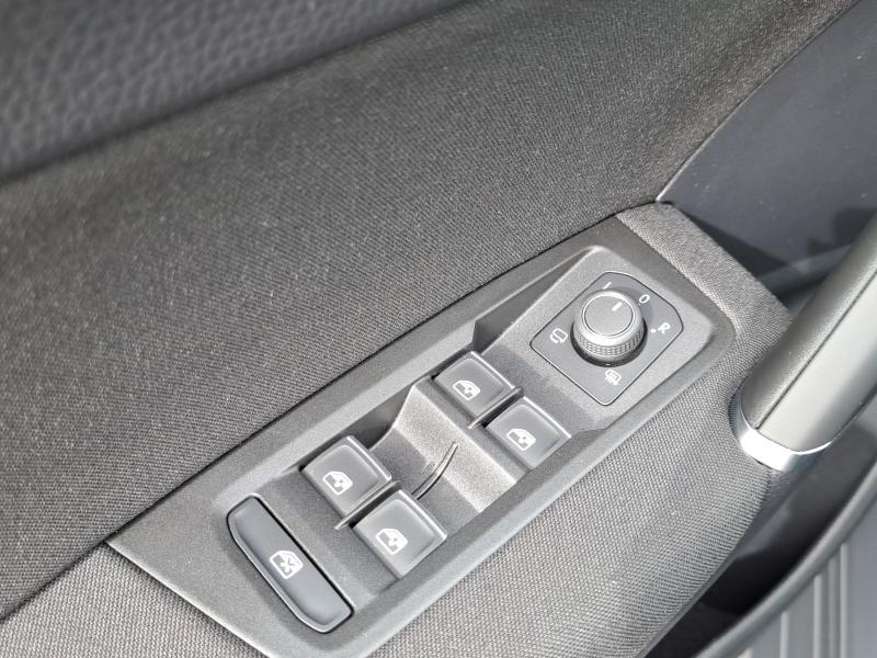 Volkswagen Touran Highline – image 15 of 24
