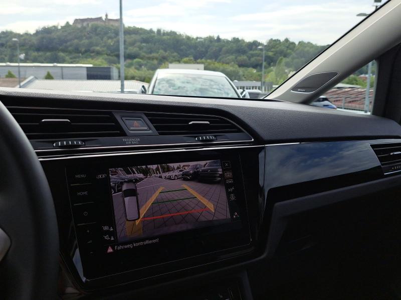 Volkswagen Touran Highline – image 23 of 24