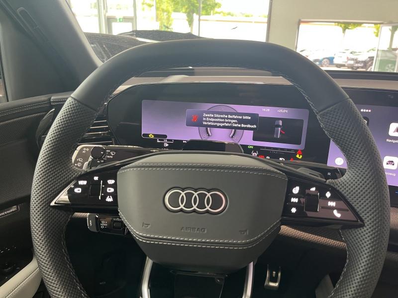 Audi Q7 S line – image 8 of 14