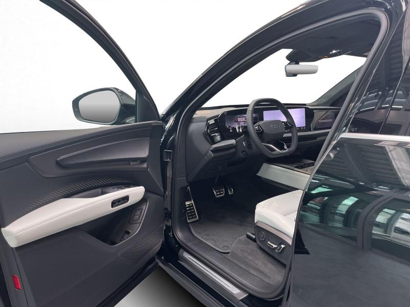 Audi Q7 S line – image 12 of 14