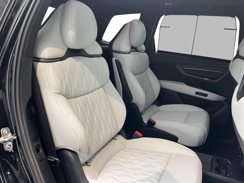 Audi Q7 S line – image 13 of 14