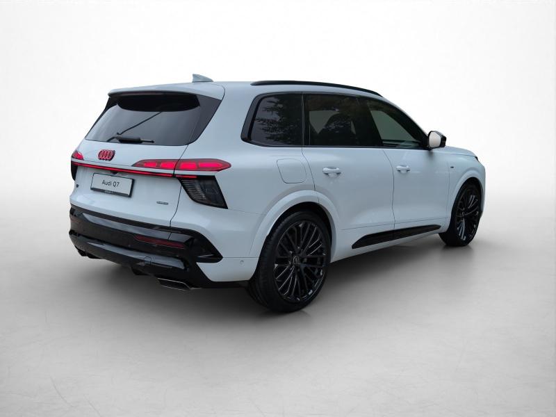 Audi Q7 S line – image 2 of 24
