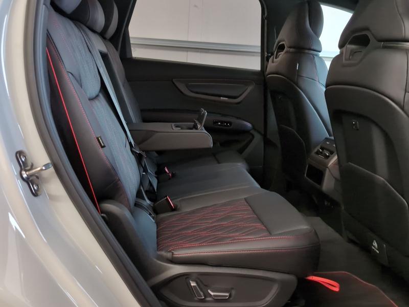 Audi Q7 S line – image 16 of 24