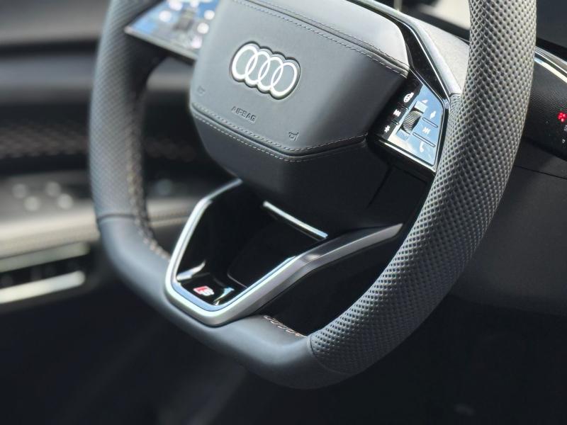 Audi Q7 S line – image 13 of 19