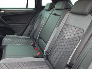 Volkswagen Tiguan R-Line – image 16 of 16