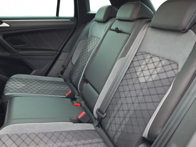 Volkswagen Tiguan R-Line – image 16 of 16