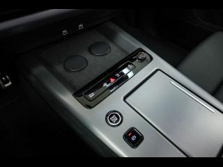 Audi Q7 S line – image 14 of 15