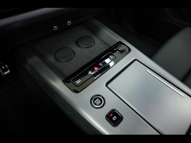 Audi Q7 S line – image 14 of 15
