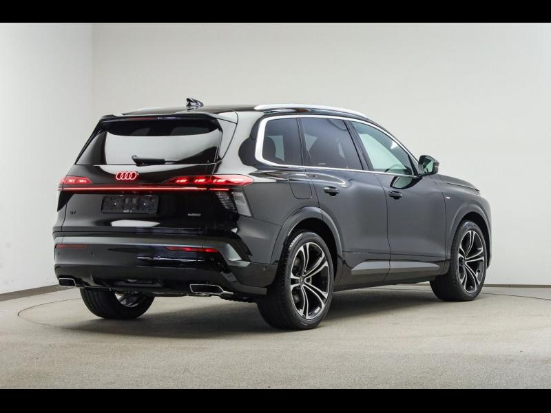 Audi Q7 S line – image 2 of 15