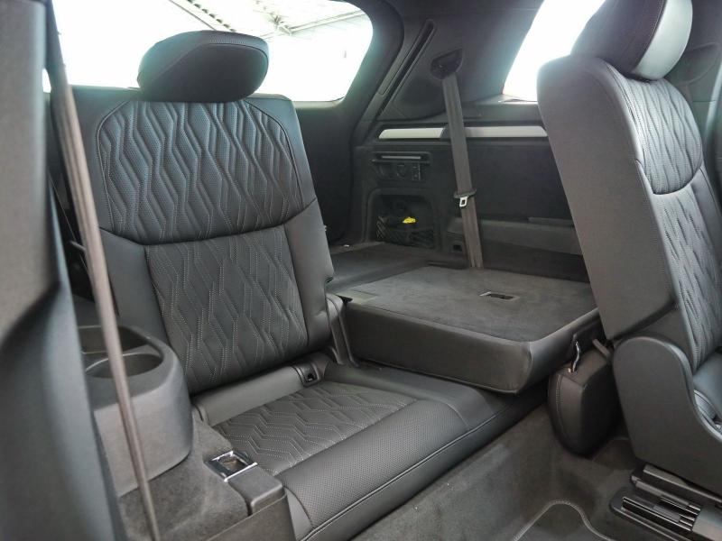 Audi Q7 S line – image 17 of 24