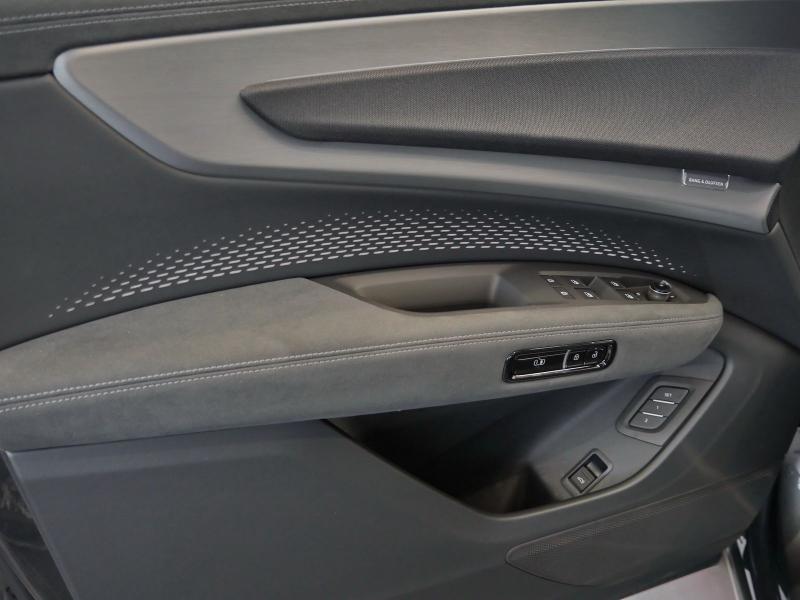 Audi Q7 S line – image 21 of 24