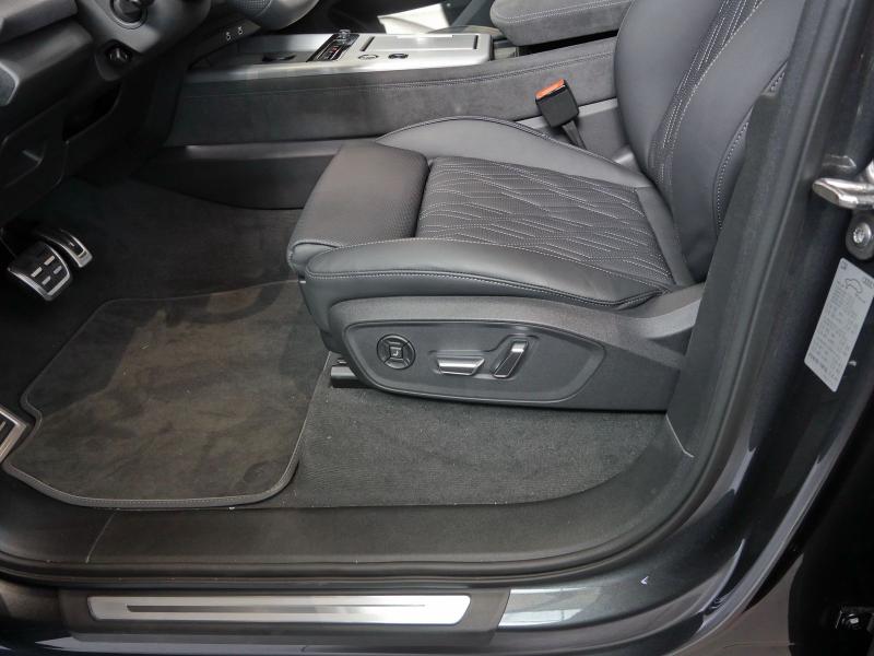 Audi Q7 S line – image 22 of 24