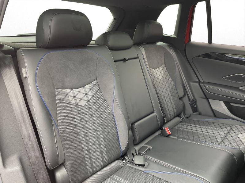 Volkswagen Tiguan R-Line – image 16 of 25