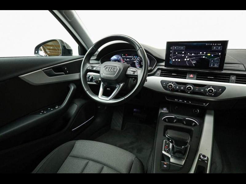 Audi A4 Avant S line – image 12 of 25