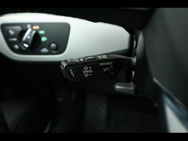 Audi A4 Avant S line – image 14 of 25