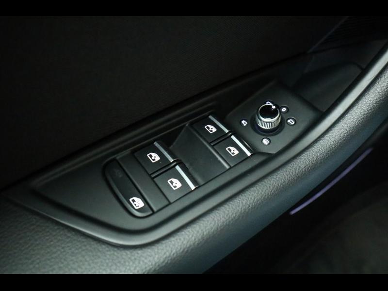 Audi A4 Avant S line – image 18 of 25