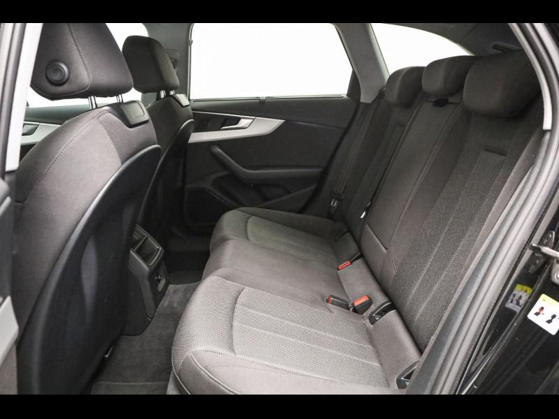 Audi A4 Avant S line – image 22 of 25
