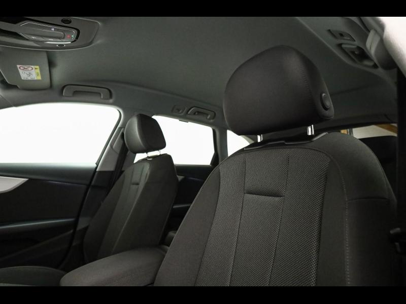 Audi A4 Avant S line – image 23 of 25