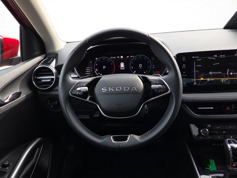 Škoda Fabia Tour – image 8 of 22