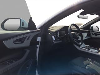 Audi Q8 S line – image 14 of 22