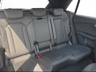 Audi Q8 S line – image 16 of 22