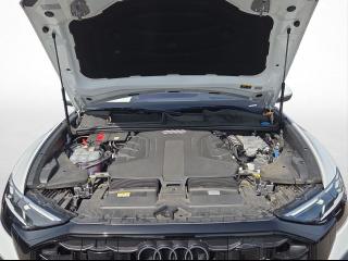 Audi Q8 S line – image 18 of 22