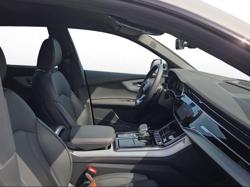Audi Q8 S line – image 4 of 22