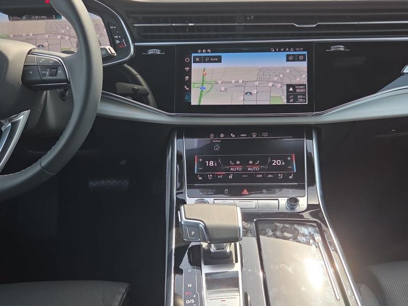 Audi Q8 S line – image 7 of 22