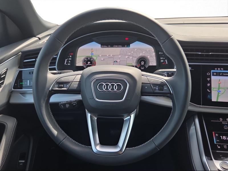 Audi Q8 S line – image 8 of 22