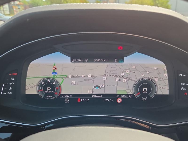 Audi Q8 S line – image 9 of 22