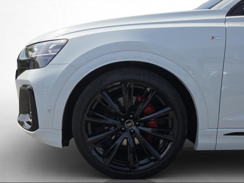 Audi Q8 S line – image 13 of 22