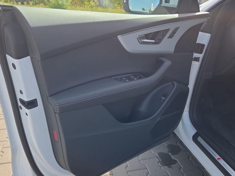 Audi Q8 S line – image 20 of 22
