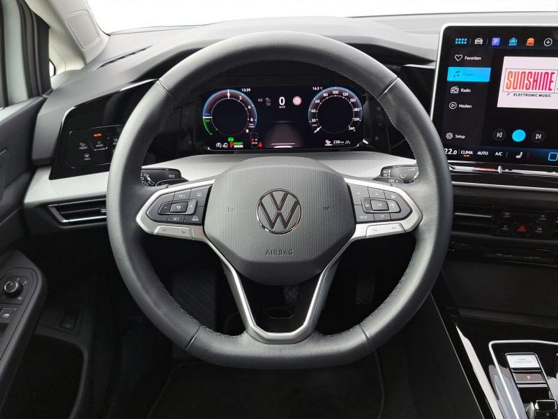 Volkswagen Golf Style – image 8 of 21