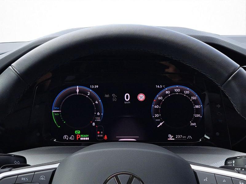 Volkswagen Golf Style – image 9 of 21