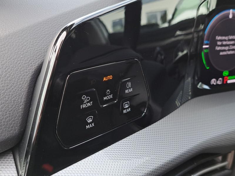 Volkswagen Golf Style – image 12 of 21