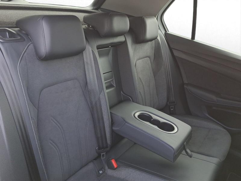 Volkswagen Golf Style – image 16 of 21