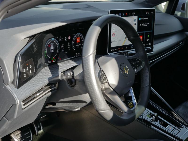 Volkswagen Golf GTE – image 19 of 24