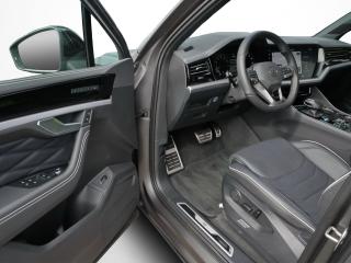 Volkswagen Touareg R-Line – image 14 of 25