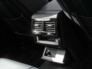 Volkswagen Touareg R-Line – image 17 of 25