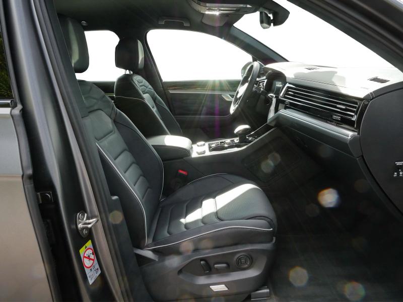 Volkswagen Touareg R-Line – image 4 of 25
