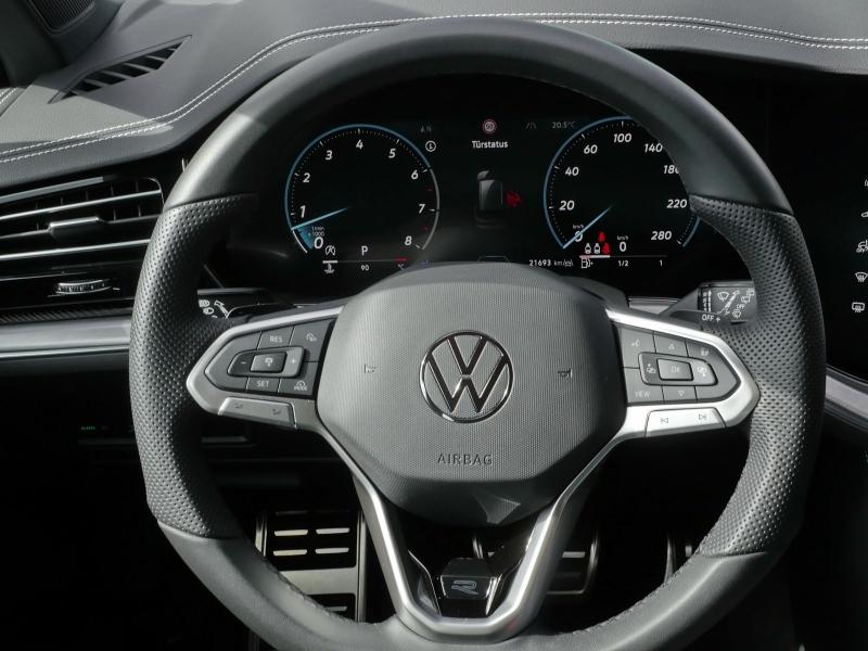 Volkswagen Touareg R-Line – image 9 of 25